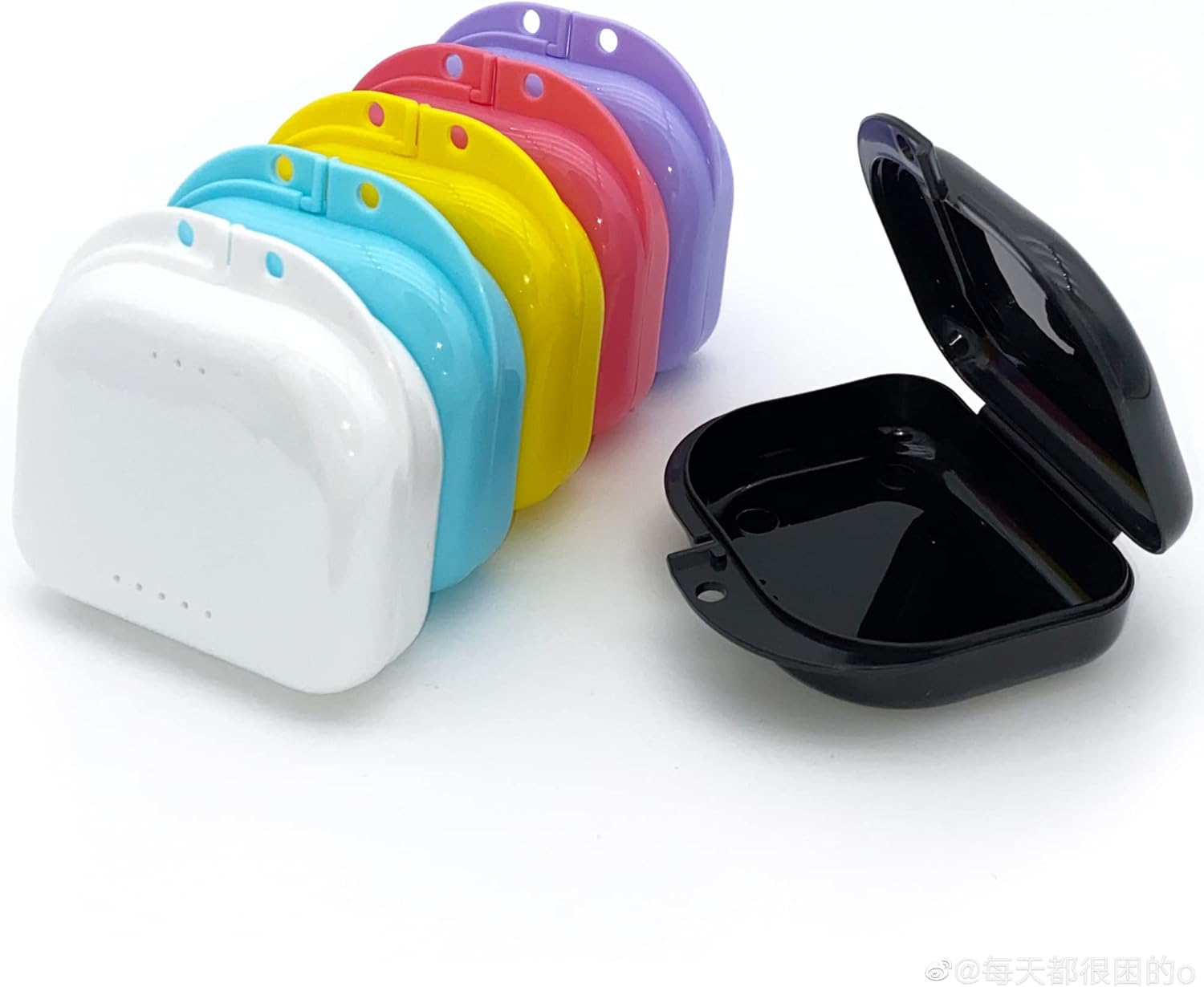 Retainer Case with Vent Holes, 6 Pcs Denture Case, Tight Snap Lock Orthodontic Mouth Guard Case, Black, White, Yellow, Light Purple, Pink and Blue, Easy to Use